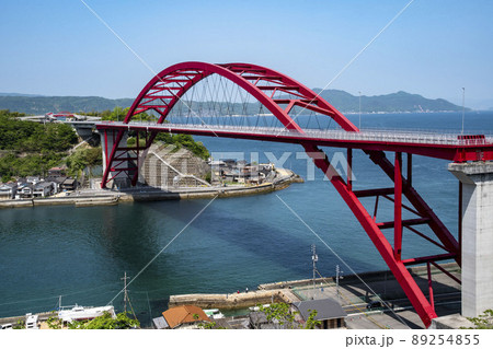 音戸の瀬戸にかかる第二音戸大橋 89254855
