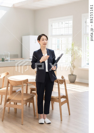 不動産 住宅 ビジネス 女性 不動産 住宅 ビジネス 女性 89255161
