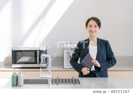 不動産 住宅 ビジネス 女性 不動産 住宅 ビジネス 女性 89255167