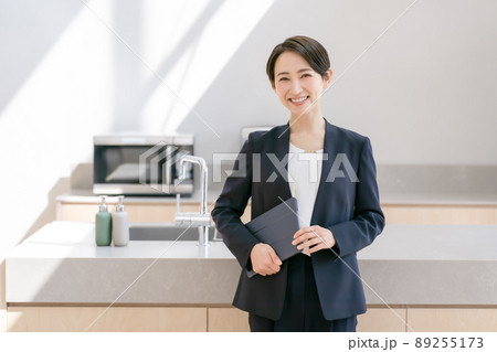 不動産 住宅 ビジネス 女性 不動産 住宅 ビジネス 女性 89255173