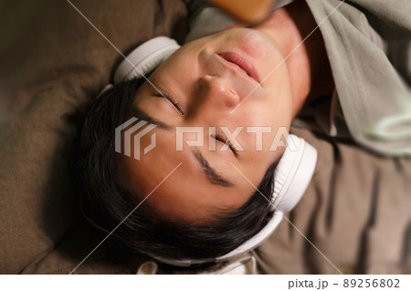 男性ポートレート 89256802