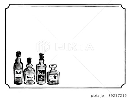 お酒のボトル4本の手描きイラストのフレーム モノクロのイラスト素材