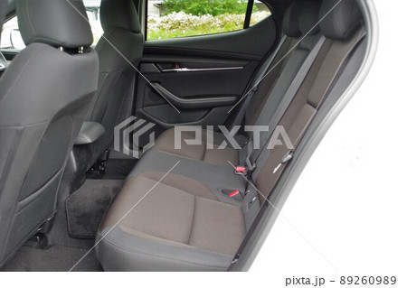 自動車の車内 後部座席 自動車の車内 後部座席 89260989