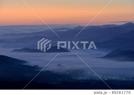 鳥見山からの宇陀盆地の雲海 89261770