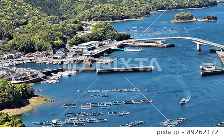 針尾公園からの風景 養殖いかだ群(日本の漁業:将来の姿がここに!)長島町鷹巣 出水郡 鹿児島県 針尾公園からの風景 養殖いかだ群(日本の漁業:将来の姿がここに!)長島町鷹巣 出水郡 鹿児島県 89262172