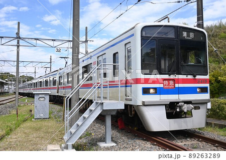 車両基地に停車する蒲田行きの京成電鉄3400形 89263289