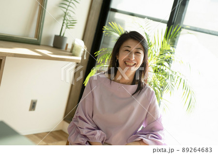 50代女性のポートレート 89264683