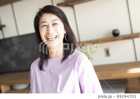 50代女性のポートレート 89264701