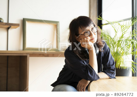 50代女性のポートレート 89264772