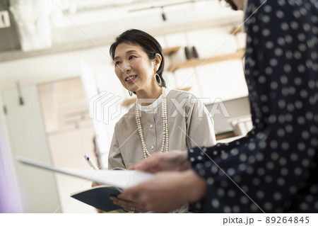 女性のセッションシーン 89264845