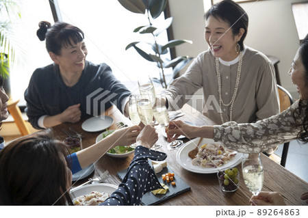 大人の女子会 89264863