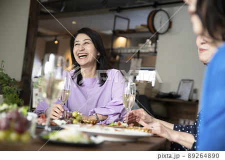 大人の女子会 89264890