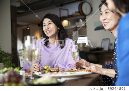 大人の女子会 大人の女子会 89264891