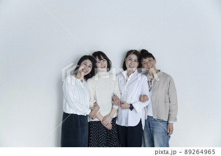 女性たちのポートレート 89264965