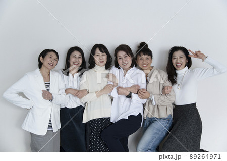 女性たちのポートレート 89264971