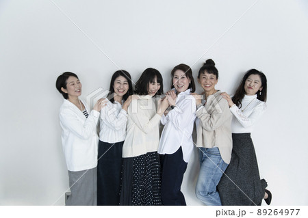 女性たちのポートレート 89264977