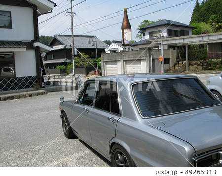 旧車でドライブ 山道をドライブ 旧車でドライブ 山道をドライブ 89265313