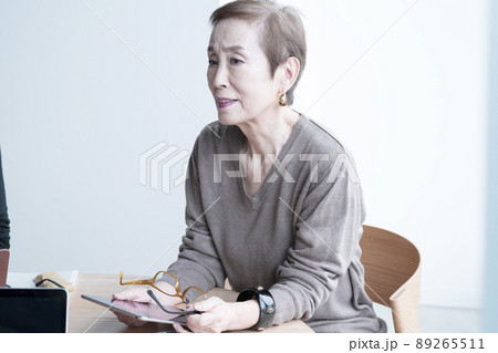 女性管理職 女性管理職 89265511