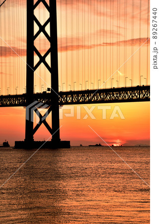 神戸市垂水区 舞子公園から 明石海峡大橋の夕景/ 89267440