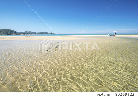 日本海の浜辺　岩美ブルー東浜海岸の夏景色 89269322