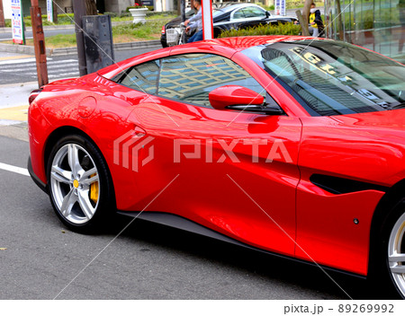 スーパーカー フェラーリ 高級車 赤い車 赤いスポーツカー スーパーカー フェラーリ 高級車 赤い車 赤いスポーツカー 89269992