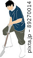 スコップを持つ男性 89270014