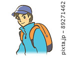 登山する男性 89271462