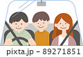 車に乗る親子 89271851
