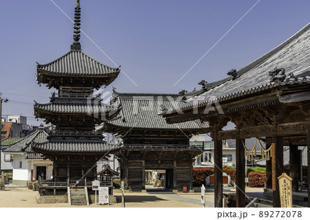 西大寺観音院 三重塔と仁王門 岡山県岡山市 西大寺観音院 三重塔と仁王門 岡山県岡山市 89272078