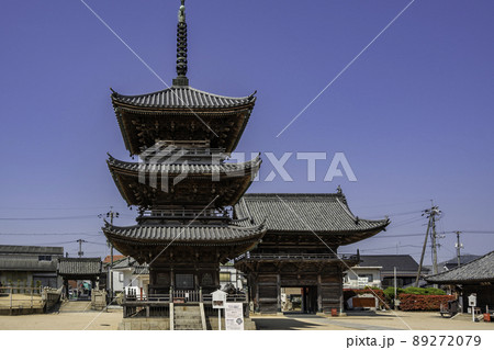 西大寺観音院　三重塔と仁王門　岡山県岡山市 89272079