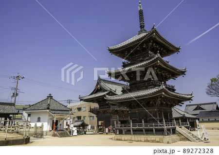 西大寺観音院　三重塔と六角経蔵　岡山県岡山市 89272328