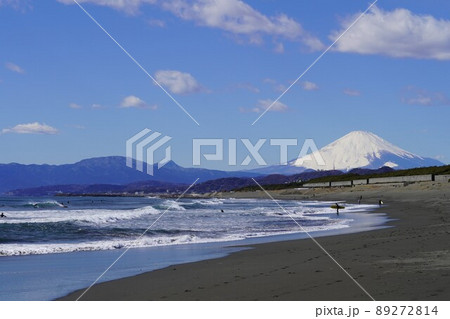 茅ケ崎西浜海岸 雪の富士山 茅ケ崎西浜海岸 雪の富士山 89272814