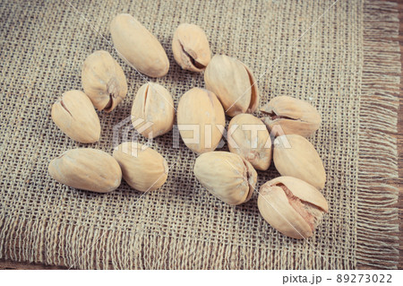 Pistachio nuts containing vitamins and minerals. Healthy eating Pistachio nuts containing vitamins and minerals. Healthy eating 89273022