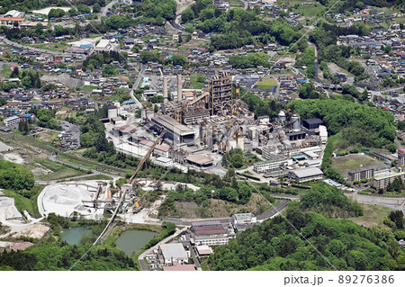 武甲山山頂から見たUBE三菱セメント横瀬工場(埼玉県横瀬町) 89276386