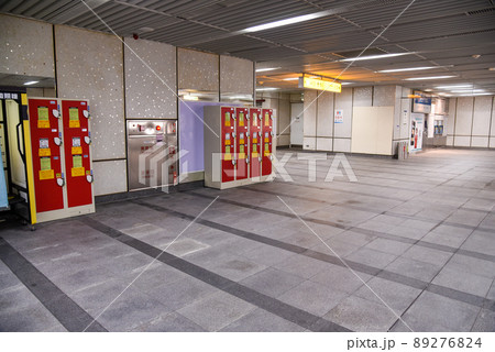 駅 ステーション 立つ 89276824