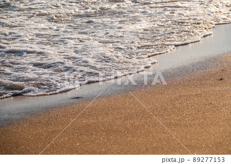 Soft wave of the sea on the sandy beach. 89277153
