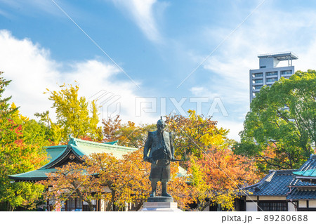 【大阪城公園】大阪城豊國神社の秀吉像と秋の紅葉 【大阪城公園】大阪城豊國神社の秀吉像と秋の紅葉 89280688