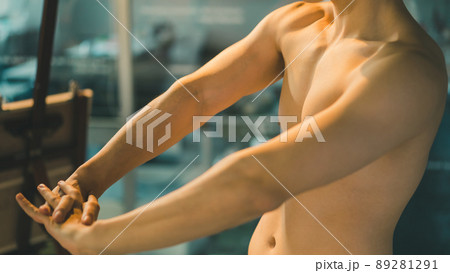 男性ヌードデッサンモデル 89281291