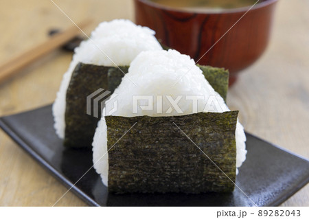 おにぎりとみそ汁 おにぎりとみそ汁 89282043