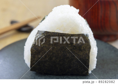 おにぎりとみそ汁 おにぎりとみそ汁 89282082