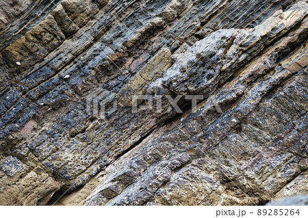 砂岩泥岩の地層 89285264