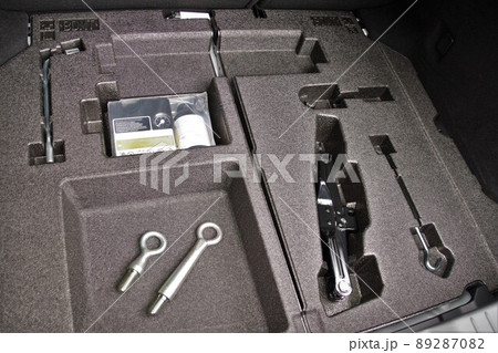 自動車の車内 車のラゲッジの車載工具 自動車の車内 車のラゲッジの車載工具 89287082
