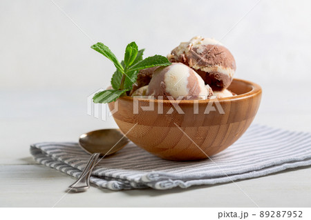 Homemade vanilla-chocolate ice cream. Homemade vanilla-chocolate ice cream. 89287952