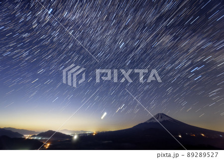 精進湖・パノラマ台から見る富士山と星空 精進湖・パノラマ台から見る富士山と星空 89289527