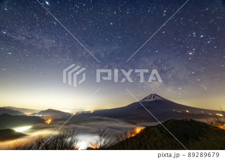 富士山と夏の天の川・雲海 89289679