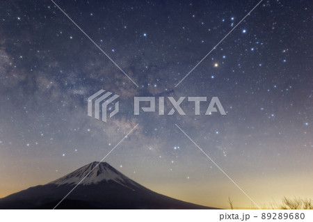 富士山とさそり座・夏の天の川 89289680