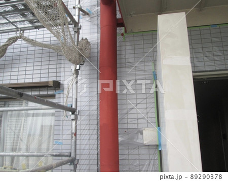 マンション大規模修繕足場工事、居住者から見た大規模修繕足場工事、安全第一、強風時は危険 マンション大規模修繕足場工事、居住者から見た大規模修繕足場工事、安全第一、強風時は危険 89290378