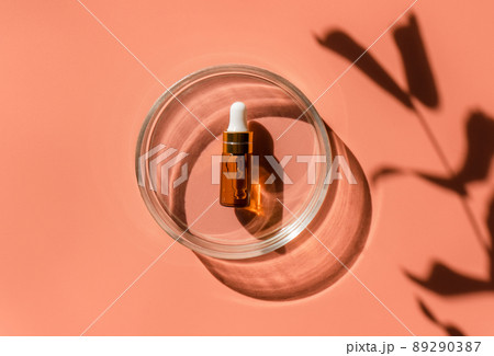 Laboratory glass petri dish with pipette and dropper with serum, oil, beauty product. Natural medicine, cosmetic research, bio science. Skincare and analysis concept. Dermatology. Flat lay, top view 89290387
