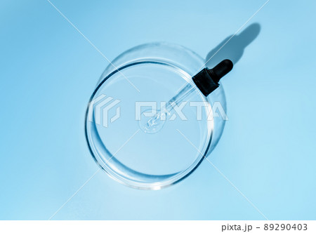 Laboratory glass petri with pipette and drop of water, serum, oil, beauty product. Natural medicine, cosmetic research, bio science. Concept of skincare and analysis. Dermatology. Flat lay, top view 89290403