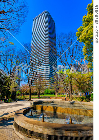 東京　中央区晴海の都市風景　晴海埠頭のタワーマンション 89290816